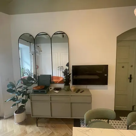 Modern Delux Apartment! - Air Conditioning *